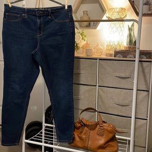 Universal Thread Jegging Jean